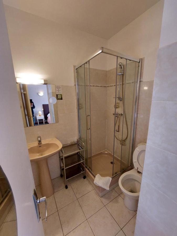 L'Accent - Hotel 2 Etoiles Et Restaurant - Logis Hotels Astaffort ภายนอก รูปภาพ