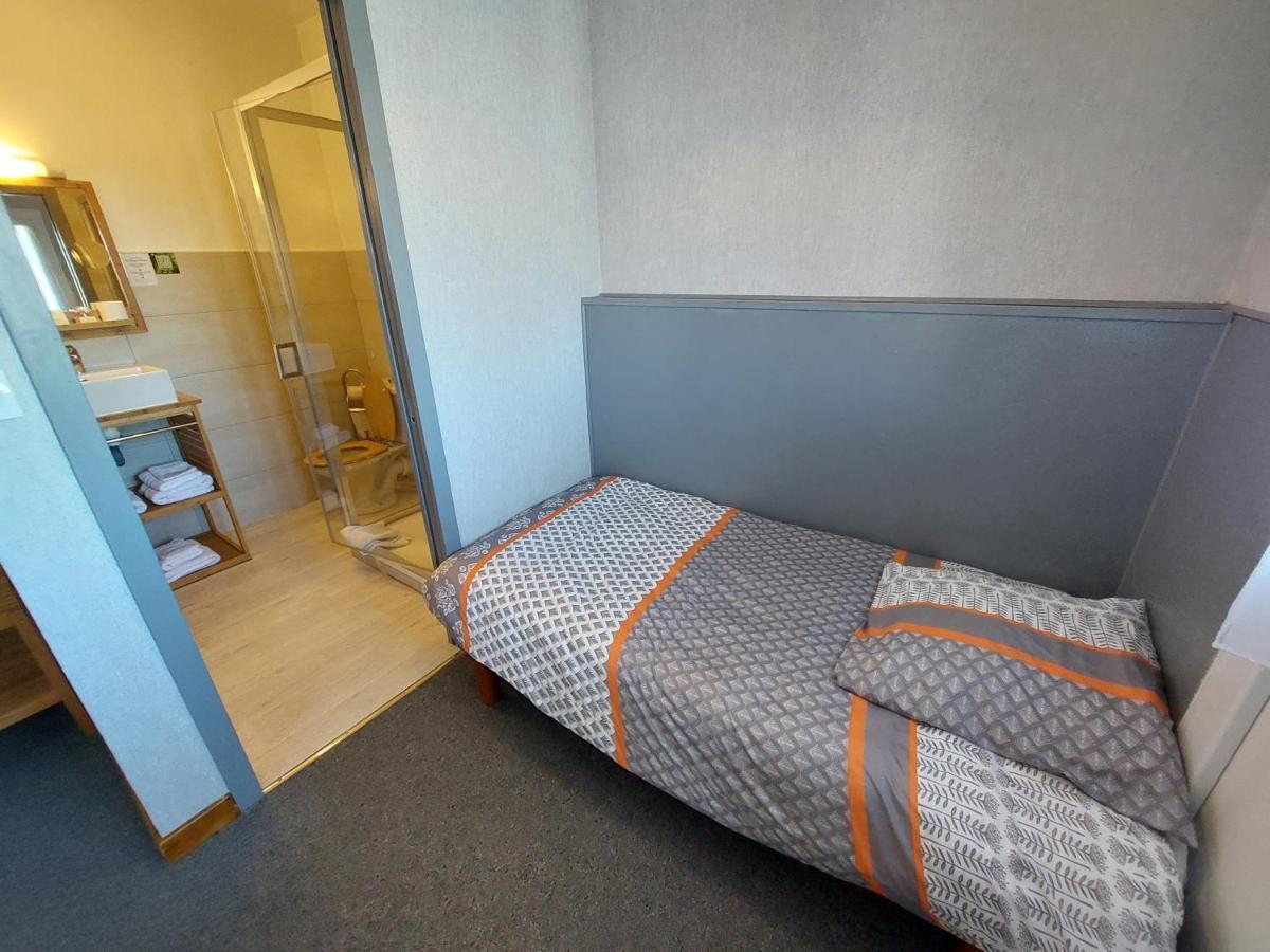 L'Accent - Hotel 2 Etoiles Et Restaurant - Logis Hotels Astaffort ภายนอก รูปภาพ